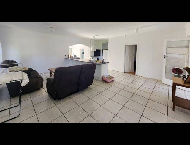 3 BEDROOM HOUSE RENTED IN THEESCOMBE